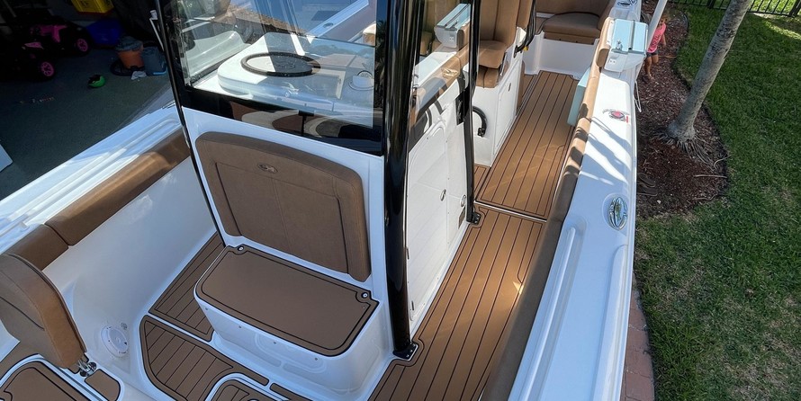 Sea Ray hunt ultra 211