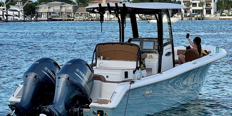 Sea Ray hunt ultra 211