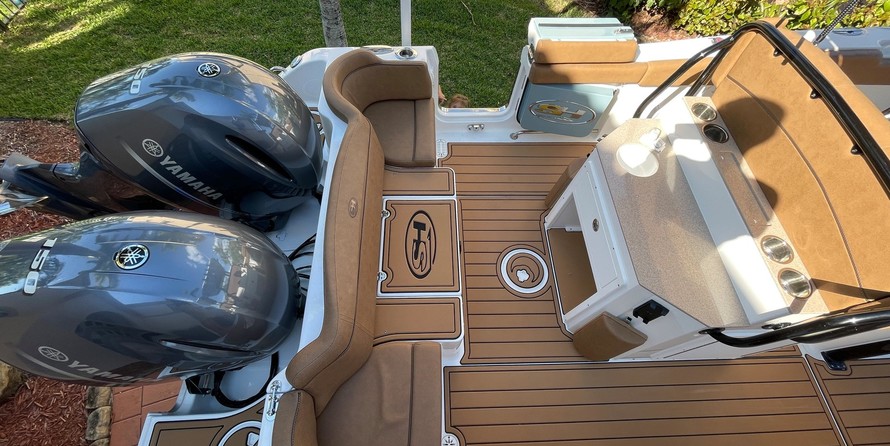 Sea Ray hunt ultra 211