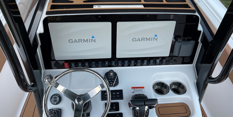 Sea Ray hunt ultra 211