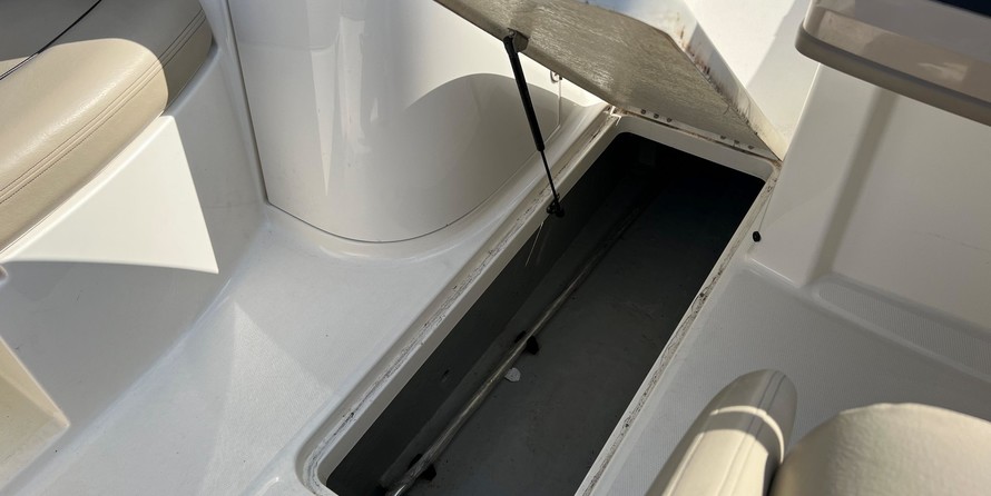 Bayliner 215 Deck Boat