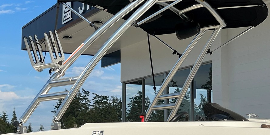 Bayliner 215 Deck Boat