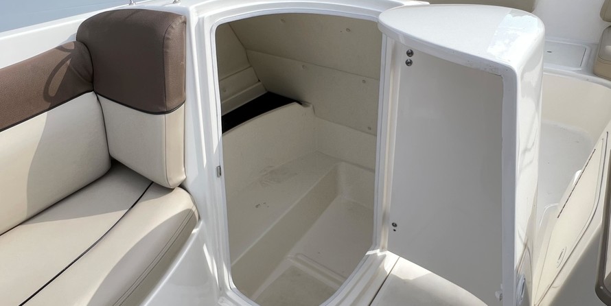 Bayliner 215 Deck Boat