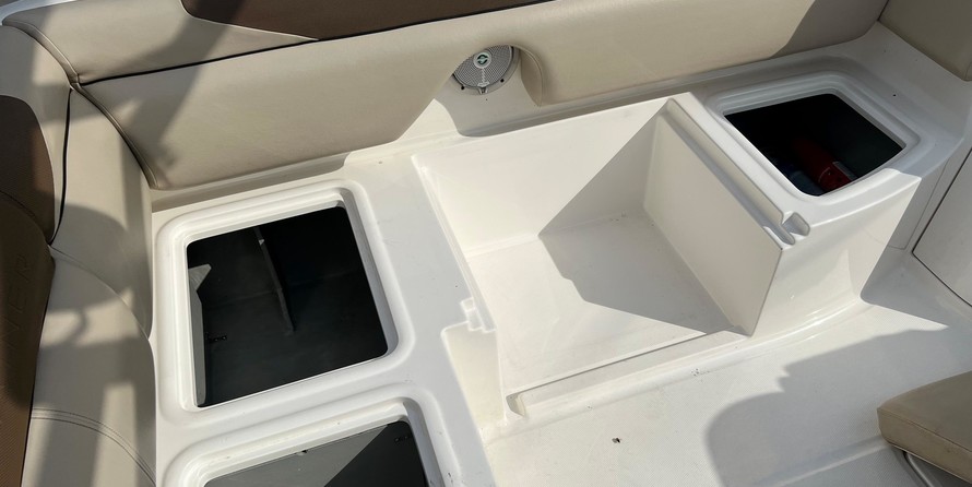 Bayliner 215 Deck Boat