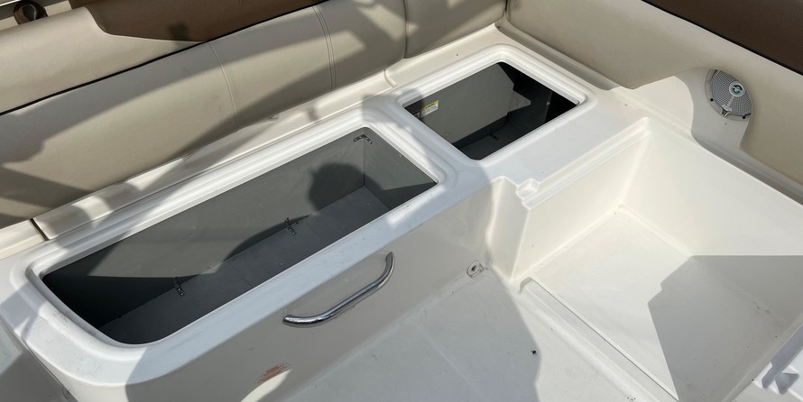 Bayliner 215 Deck Boat