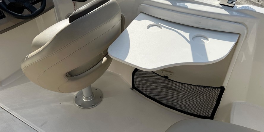 Bayliner 215 Deck Boat