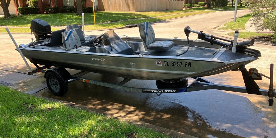 Lund Boats 1875 Pro-V Bass