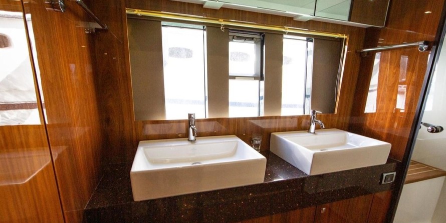 Fairline Squadron 65