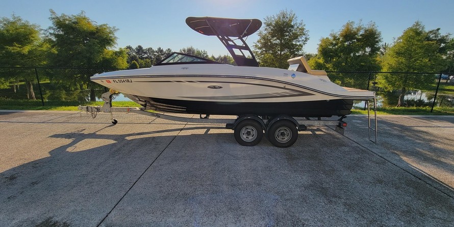 Sea Ray SPX 210