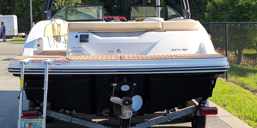 Sea Ray SPX 210