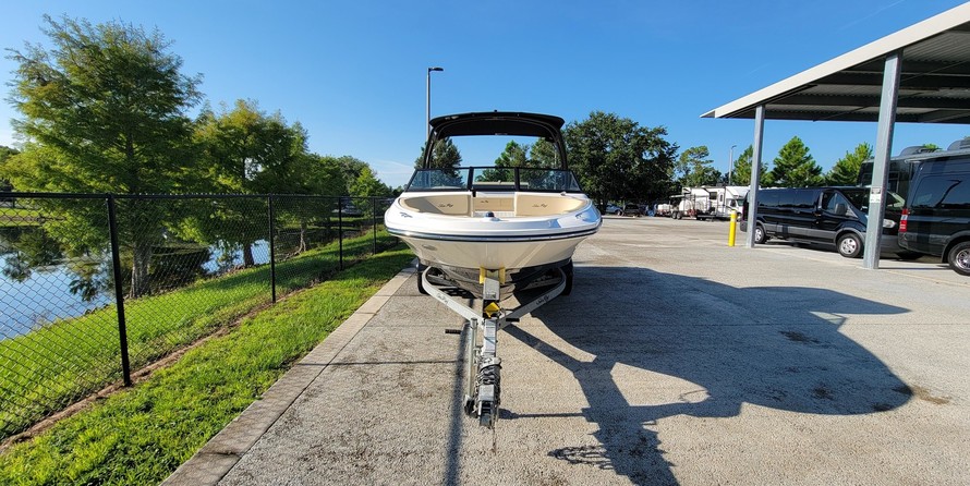 Sea Ray SPX 210