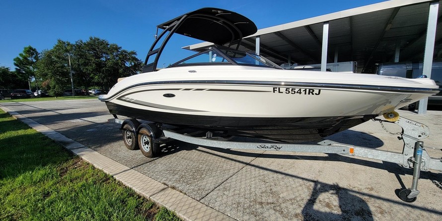 Sea Ray SPX 210