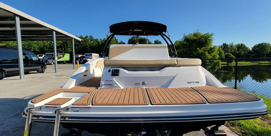 Sea Ray SPX 210