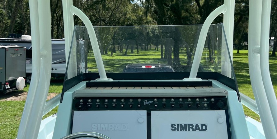 Ranger boats 2400 bay