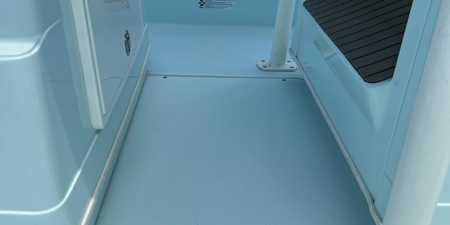 Ranger boats 2400 bay