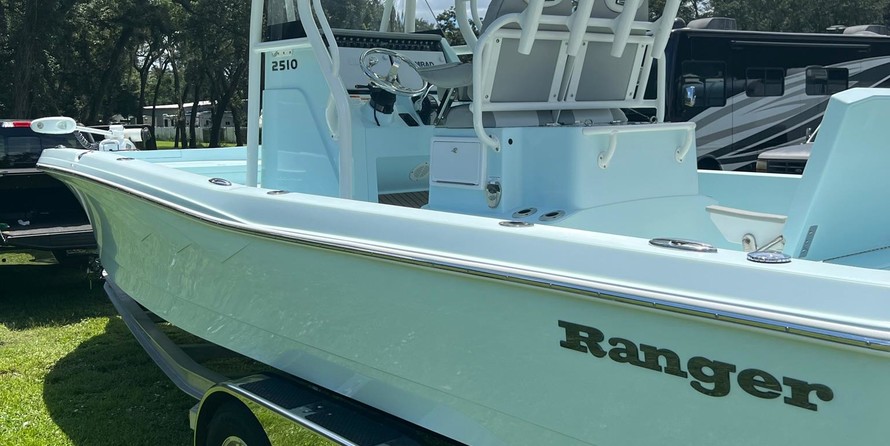 Ranger boats 2400 bay