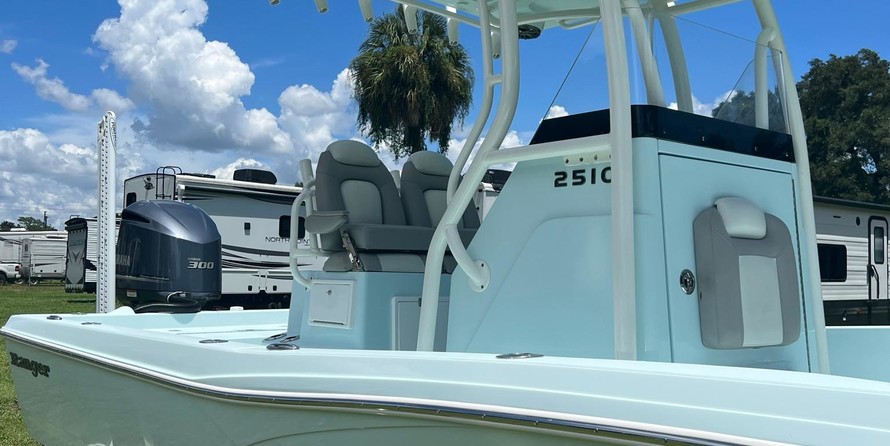 Ranger boats 2400 bay