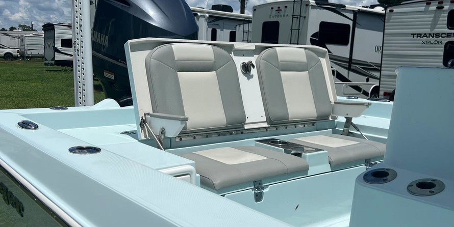 Ranger boats 2400 bay