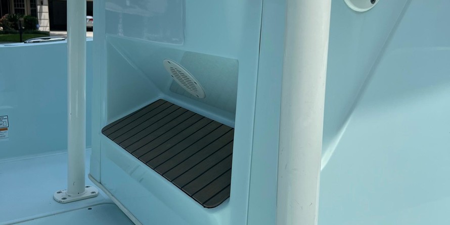 Ranger boats 2400 bay