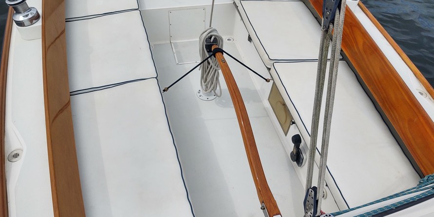 Alerion Yachts express 28