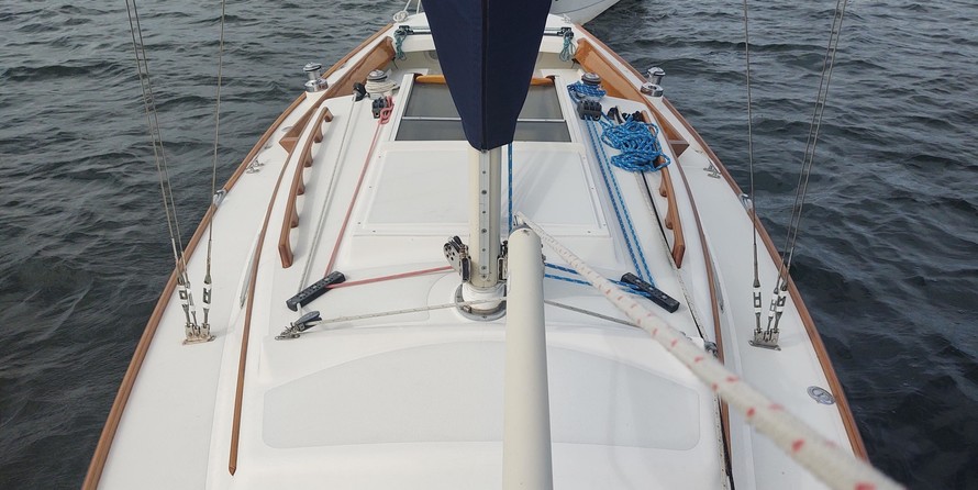 Alerion Yachts express 28