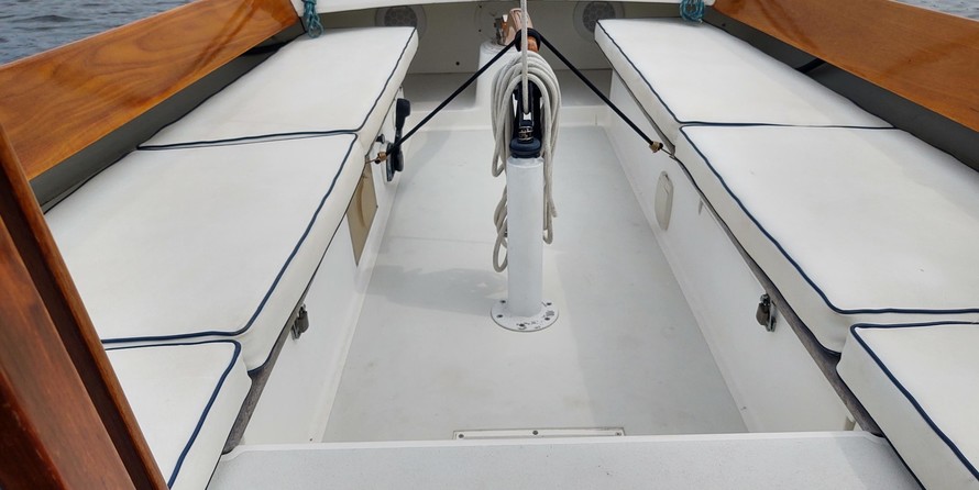 Alerion Yachts express 28