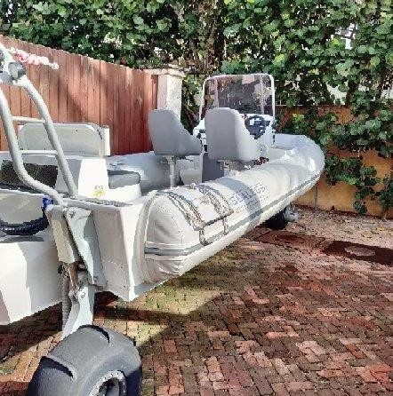 Sealegs 7.1m rib