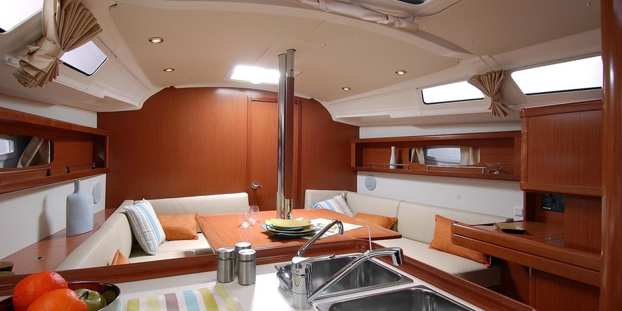 Beneteau Oceanis 37