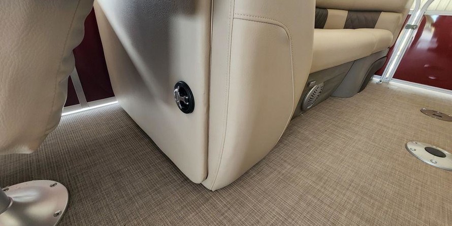 Sun Tracker Party Barge 22 DLX