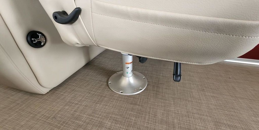 Sun Tracker Party Barge 22 DLX