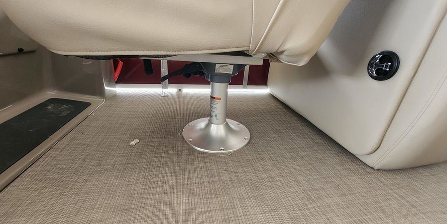 Sun Tracker Party Barge 22 DLX