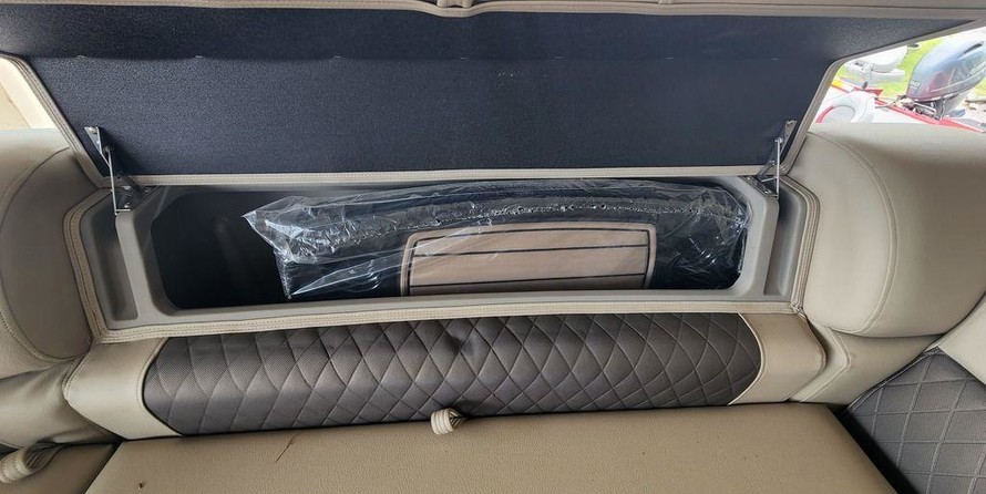 Sun Tracker Party Barge 22 DLX