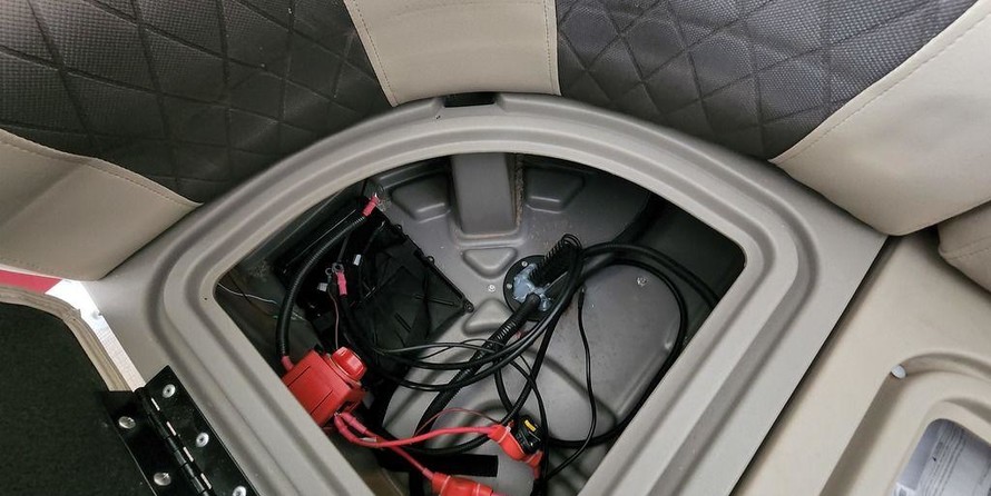 Sun Tracker Party Barge 22 DLX