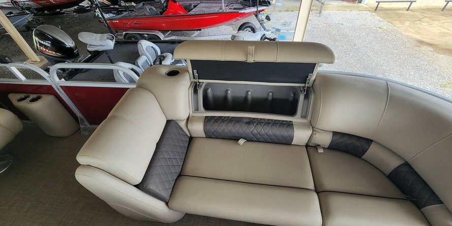 Sun Tracker Party Barge 22 DLX