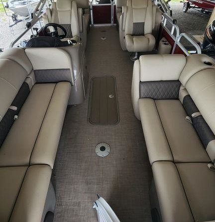 Sun Tracker Party Barge 22 DLX