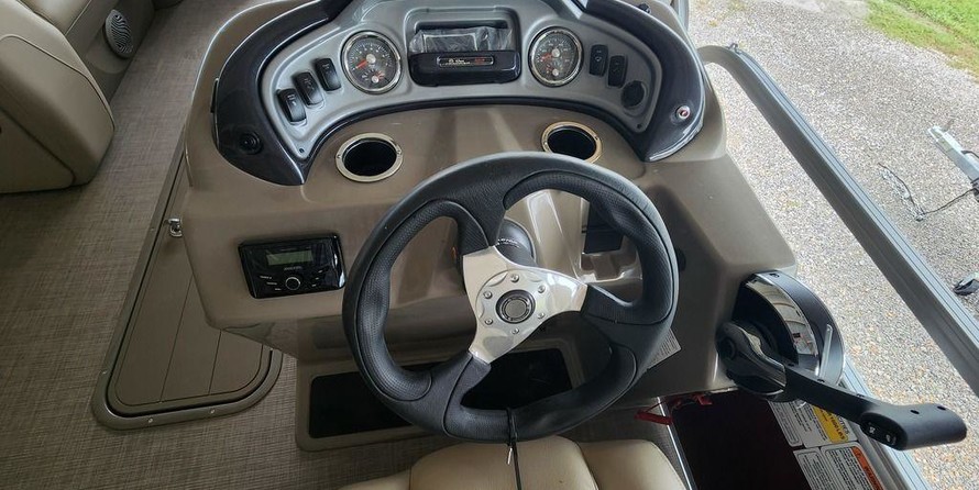 Sun Tracker Party Barge 22 DLX