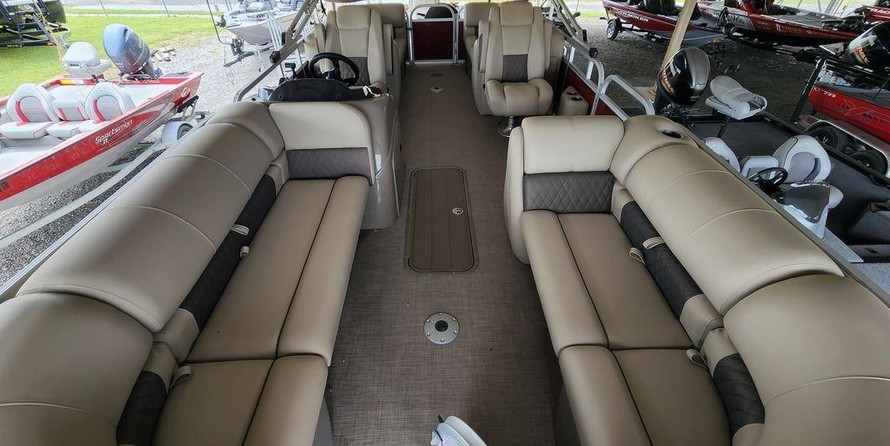 Sun Tracker Party Barge 22 DLX