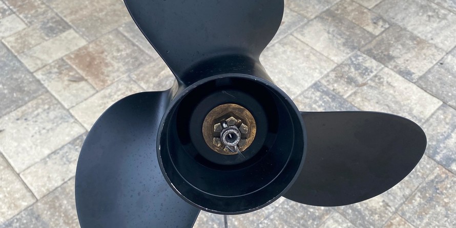 Angler Pro Boats 2900 center console