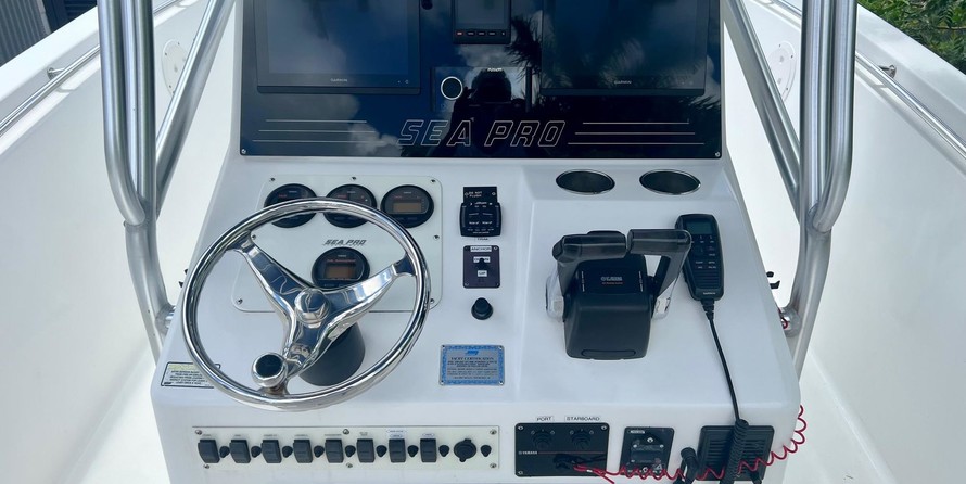 Angler Pro Boats 2900 center console