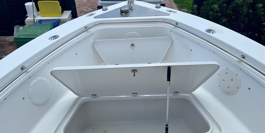 Angler Pro Boats 2900 center console