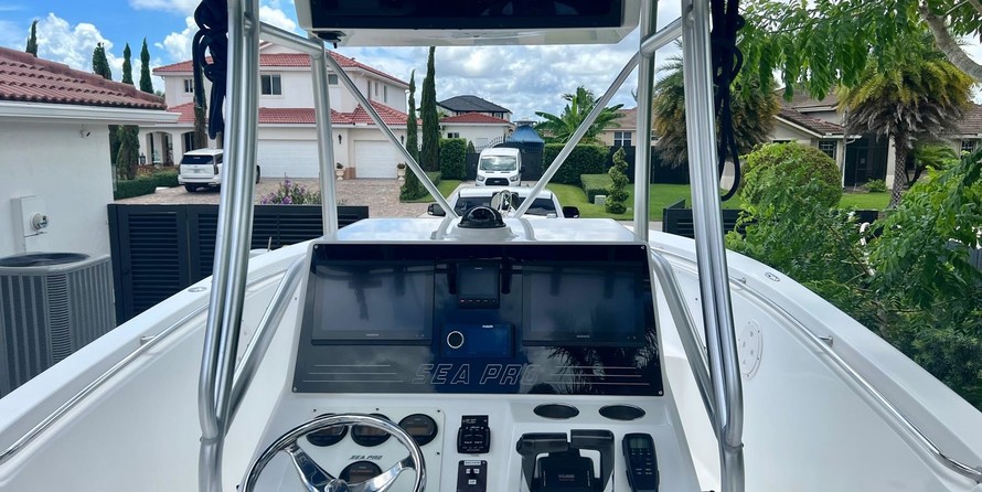 Angler Pro Boats 2900 center console