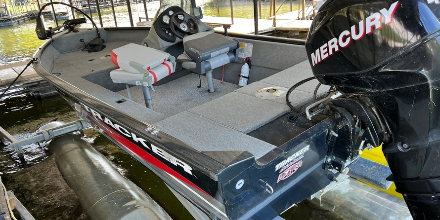 Tracker Super Guide V-16 SC