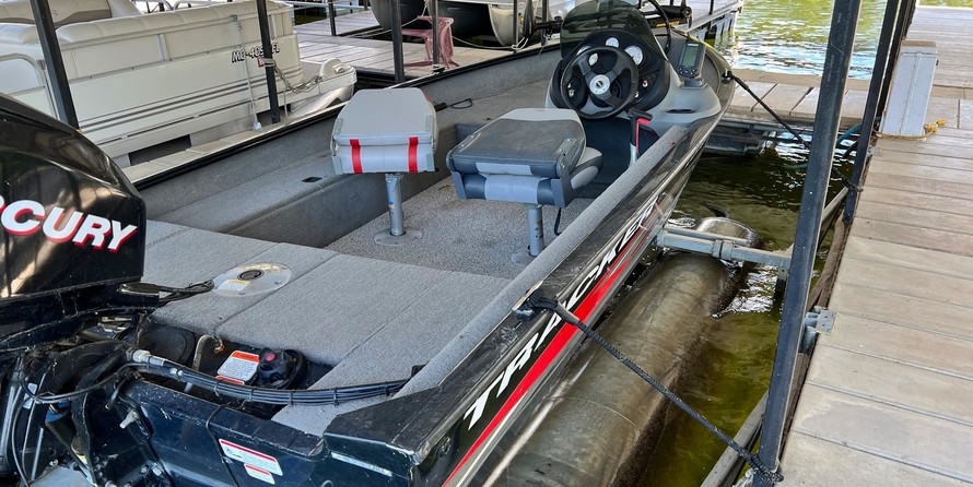 Tracker Super Guide V-16 SC