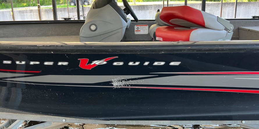 Tracker Super Guide V-16 SC