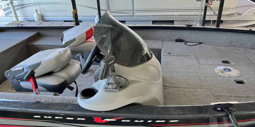 Tracker Super Guide V-16 SC