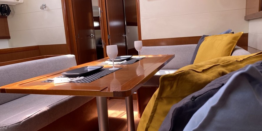 Beneteau Oceanis 50 Family