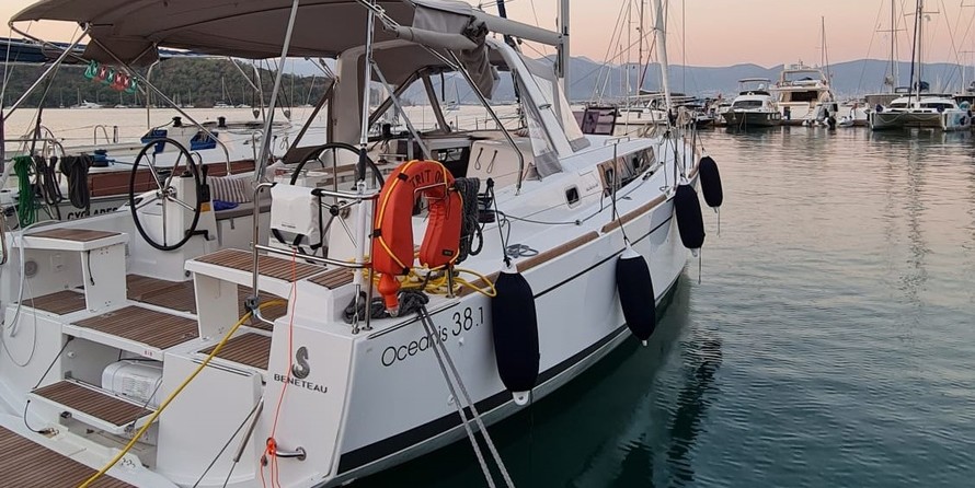 Beneteau Oceanis 38.1