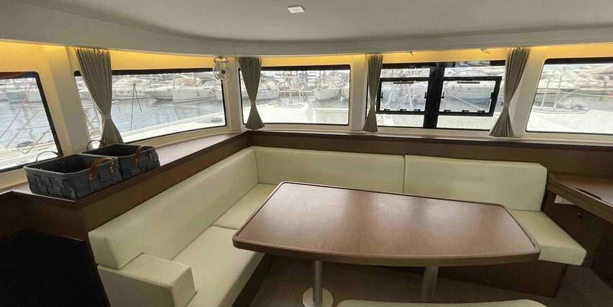 Lagoon 42