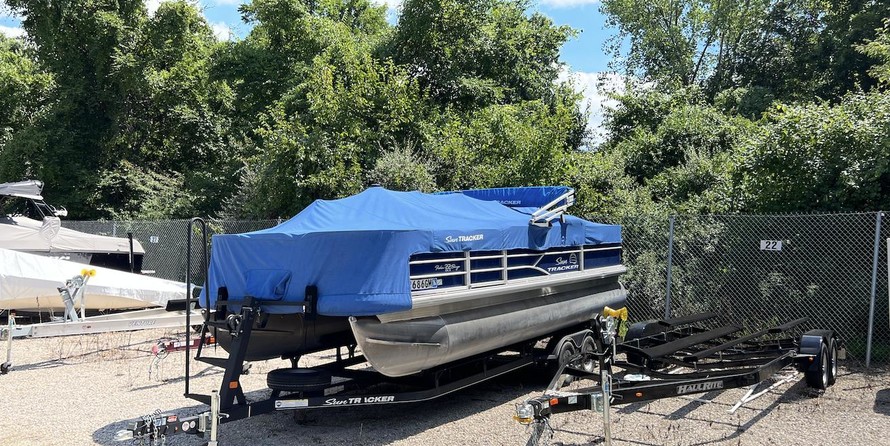 Sun Tracker Fishin Barge 22 DLX