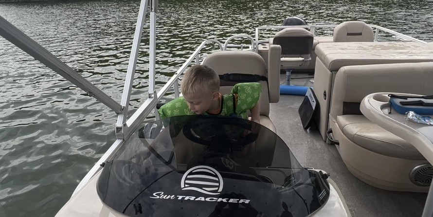 Sun Tracker Fishin Barge 22 DLX